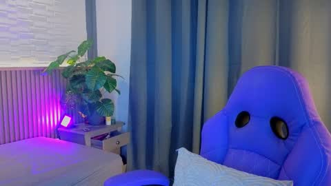 milena_lawson online show from 10/10/25, 10:47