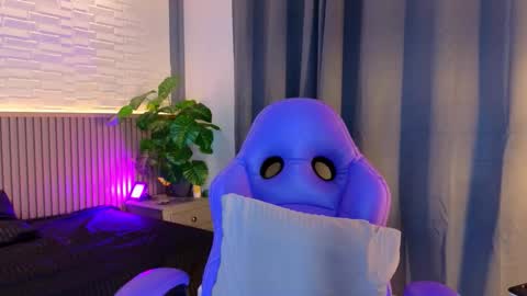 milena_lawson online show from 11/05/25, 10:48