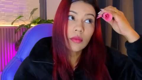 milena_lawson online show from 11/21/25, 11:09