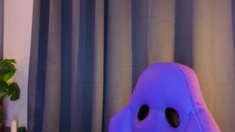 milena_lawson online show from 11/26/25, 10:38