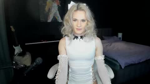 Milena online show from 10/29/25, 07:21