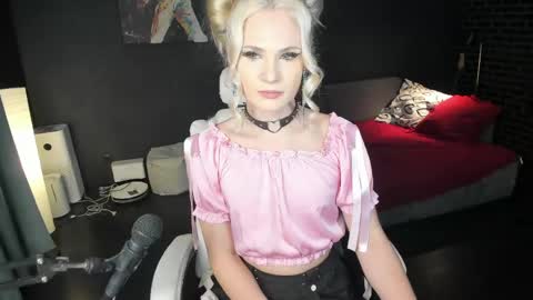 Snapshot of milena_marshmallows chatting on 04/30/26, 11:42 Milena online show from 04/30/26, 11:42