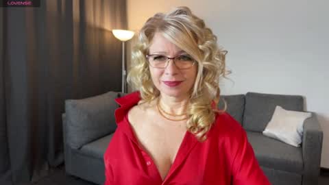 Snapshot of milena_whity chatting on 02/19/26, 05:36 Milena online show from 02/19/26, 05:36