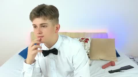 Snapshot of miless_cooper chatting on 06/20/26, 03:20 Miles online show from 06/20/26, 03:20