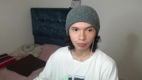 milesxoxo6969 online show from 10/18/25, 08:42