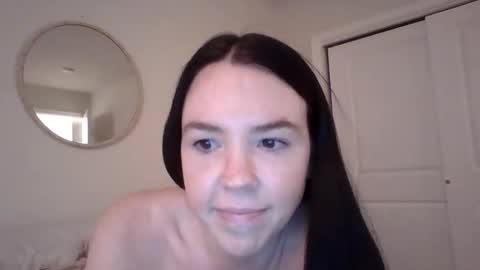 Snapshot of milf4you6 chatting on 11/26/25, 01:17 milf4you6 online show from 11/26/25, 01:17