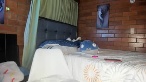 Snapshot of milf_darling chatting on 01/31/25, 01:22 Victoria online show from 01/31/25, 01:22