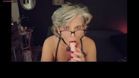 Snapshot of milf_ette chatting on 06/26/26, 05:39 Fabiola online show from 06/26/26, 05:39