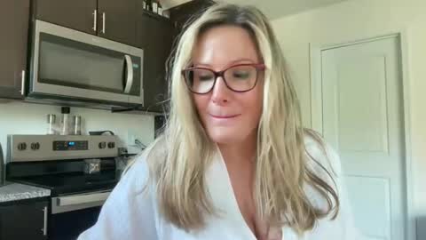 MIlf Goddess online show from 10/26/25, 02:34