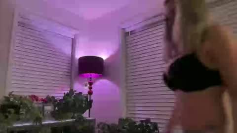 Snapshot of milf_goddess chatting on 05/02/26, 03:55 MIlf Goddess online show from 05/02/26, 03:55