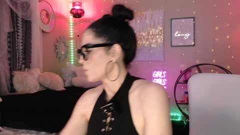 Snapshot of milf_lacey chatting on 01/02/25, 12:45 Milf Lacey online show from 01/02/25, 12:45
