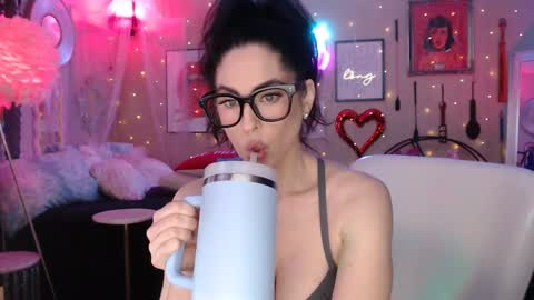 Snapshot of milf_lacey chatting on 03/03/25, 04:56 Milf Lacey online show from 03/03/25, 04:56