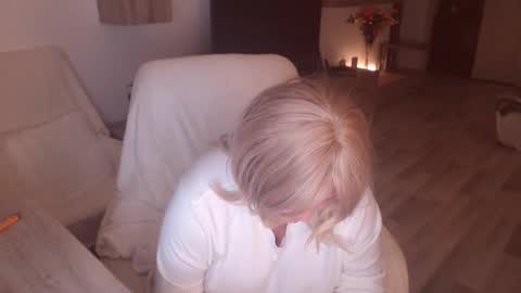 Snapshot of milf_lexxa chatting on 10/11/25, 12:10 Sarrahkenda online show from 10/11/25, 12:10