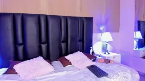 Snapshot of milf_meli chatting on 06/26/26, 11:03 milf_meli online show from 06/26/26, 11:03