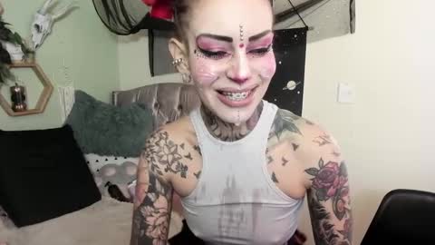 Isabella online show from 11/07/25, 01:11