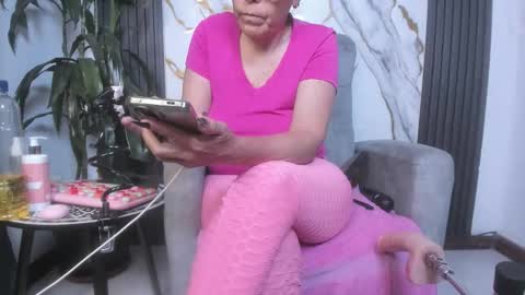 Snapshot of milf_sikiu chatting on 05/24/26, 11:21 milf sikiu online show from 05/24/26, 11:21