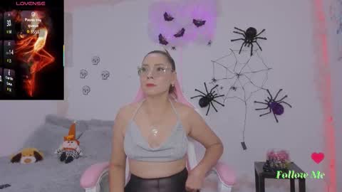 Aura  online show from 10/25/25, 02:52