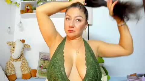 Snapshot of milfboobs_10 chatting on 07/07/26, 10:58 Nakary Bustamante online show from 07/07/26, 10:58
