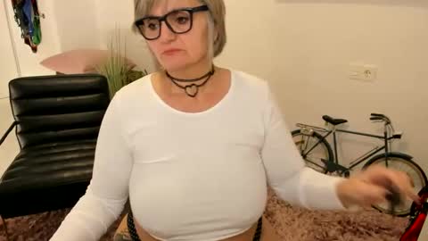 MilfElla online show from 02/04/25, 09:17