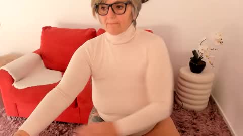 MilfElla online show from 11/13/25, 08:46