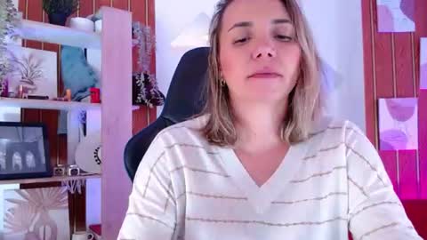 Snapshot of milfsecret69 chatting on 07/28/26, 02:13 Sara online show from 07/28/26, 02:13