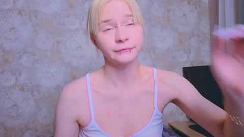 Snapshot of miliameow chatting on 05/31/26, 07:37 Milia online show from 05/31/26, 07:37