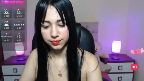 Snapshot of milk_little4u chatting on 10/26/25, 10:43 luci online show from 10/26/25, 10:43