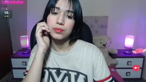 Snapshot of milk_little4u chatting on 11/17/25, 10:59 luci online show from 11/17/25, 10:59