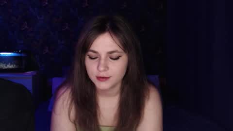 Stella and Neo online show from 12/19/25, 04:19