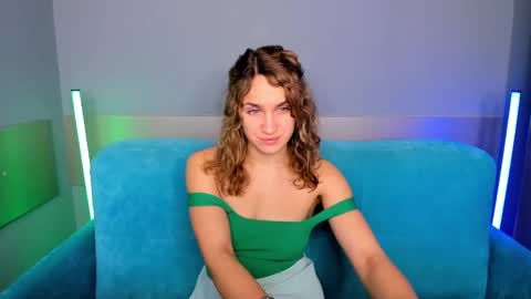 milkablond online show from 01/15/25, 01:02