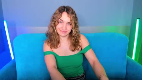 milkablond online show from 02/17/25, 07:04