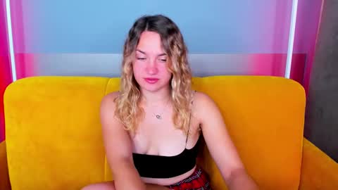 milkablond online show from 09/16/25, 12:55