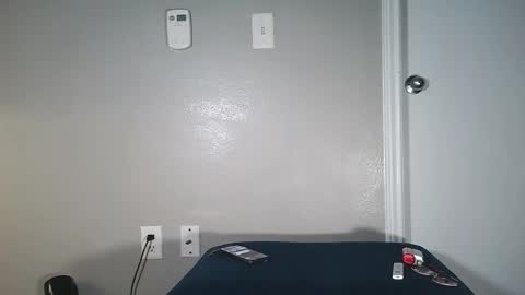 Snapshot of milkandhoneybby chatting on 10/19/25, 05:19 Honey online show from 10/19/25, 05:19