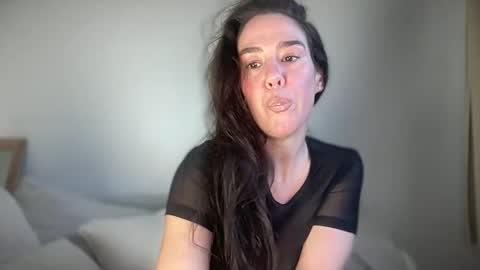 Snapshot of milkandhoneylullabies chatting on 09/12/25, 12:27 Milk online show from 09/12/25, 12:27