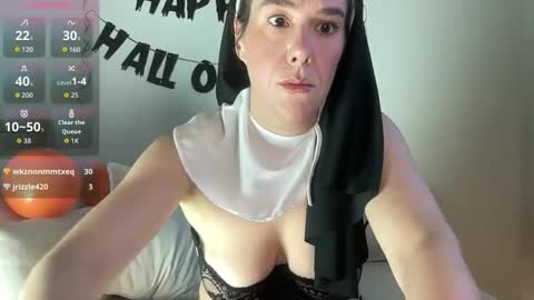 Snapshot of milkandhoneylullabies chatting on 10/28/25, 01:36 Milk online show from 10/28/25, 01:36