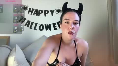 Snapshot of milkandhoneylullabies chatting on 10/29/25, 12:51 Milk online show from 10/29/25, 12:51