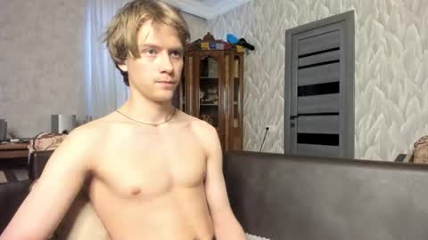 Snapshot of milkiwy chatting on 06/11/26, 03:59 Isaac online show from 06/11/26, 03:59