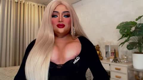 milkshakelavinia online show from 09/12/25, 02:11