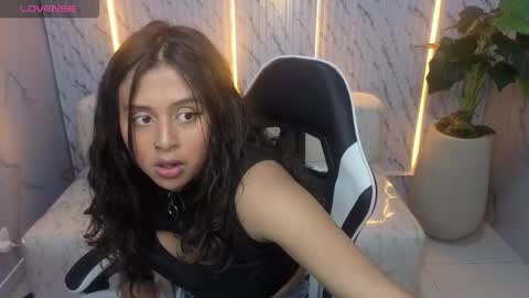 Snapshot of milky_tx chatting on 10/11/25, 03:17 Online 2200 to 600 online show from 10/11/25, 03:17
