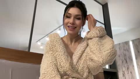 milla bella online show from 12/04/25, 09:23