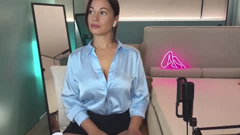 Mila online show from 02/13/25, 05:11