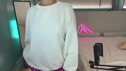 Mila online show from 03/06/25, 08:05