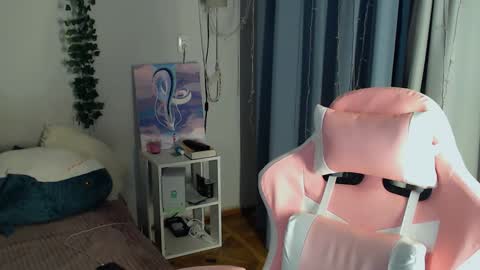 Milla online show from 12/02/24, 09:28