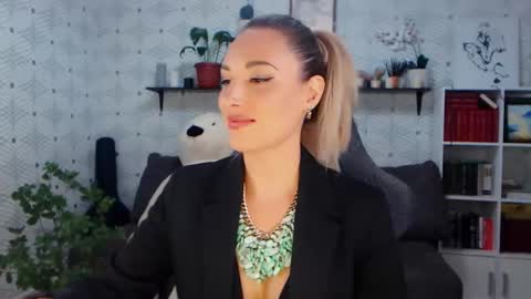 Snapshot of millaxqueen chatting on 05/15/26, 03:19 MillaXQueen online show from 05/15/26, 03:19