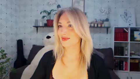 Snapshot of millaxqueen chatting on 05/22/26, 01:39 MillaXQueen online show from 05/22/26, 01:39