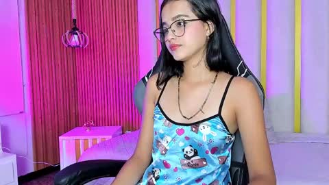 Snapshot of milleamours_ chatting on 05/27/26, 10:34 MILLE online show from 05/27/26, 10:34