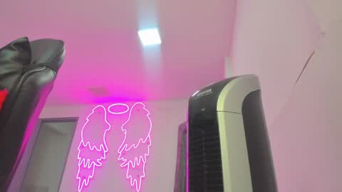 miller_silvana online show from 04/24/26, 11:34