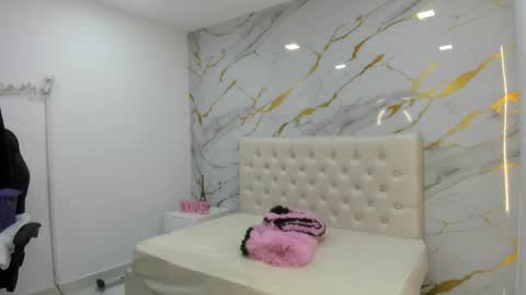 miller_silvana online show from 06/05/26, 11:38