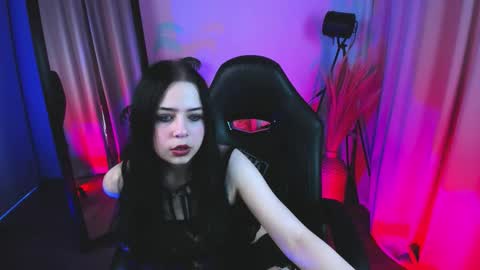 Snapshot of milleycyrus_ chatting on 03/28/26, 01:33 milleycyrus_ online show from 03/28/26, 01:33