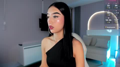 Snapshot of millieskinny_ chatting on 10/22/25, 11:26 Ana Maria online show from 10/22/25, 11:26